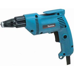   Makita 6821